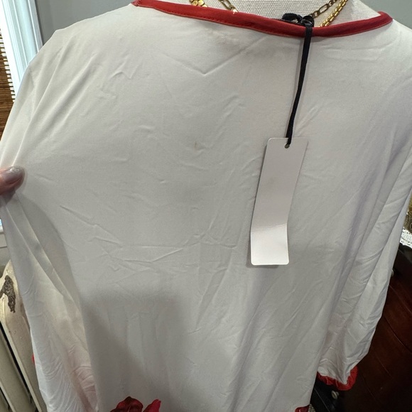 Chic White and Red Floral Dress - Picture 4 of 7